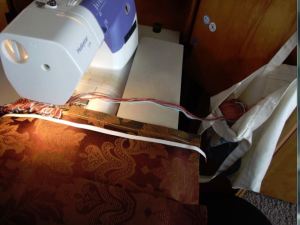 sparky pillow - making the looped fringe -1