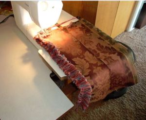 sparky pillow - making the looped fringe -2